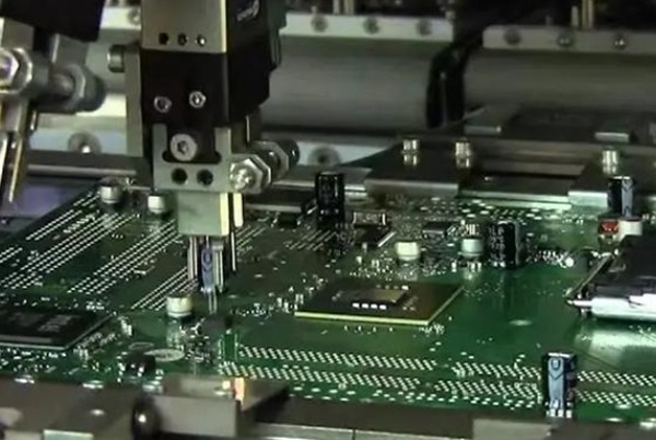 Flusso del processo di assemblaggio dei PCB