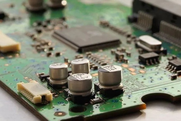 Tecnologia di assemblaggio dei PCB