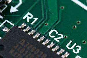Come vengono realizzati gli schermi serigrafici per PCB?
