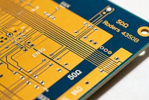 Fabrication de circuits imprimés haute fréquence